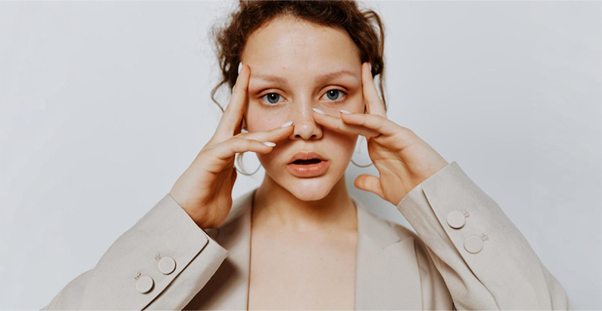 ترفندهای کاهش پف زیر چشم