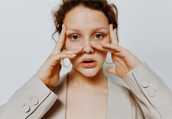 ترفندهای کاهش پف زیر چشم